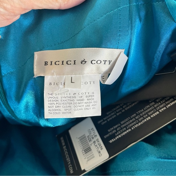NWT Bicici & Coty Form Gown/Dress | L - Picture 10 of 10